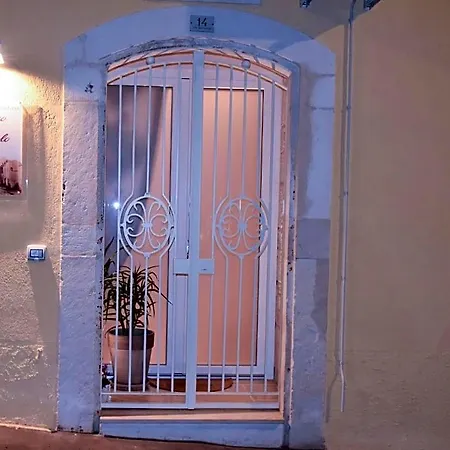 Borgo Del Capitolo سانتيرامو إن كولي